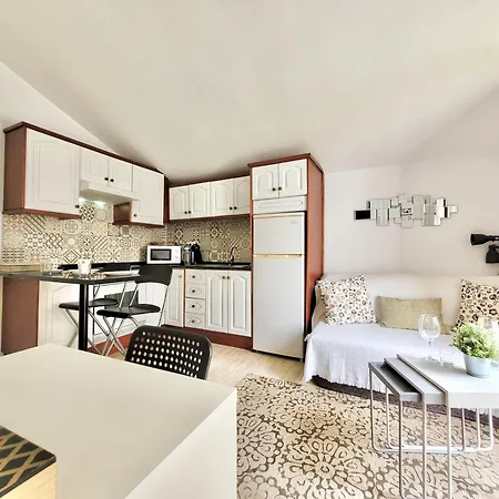 Miranda Penthouse Ad With Free Parking Apartment *